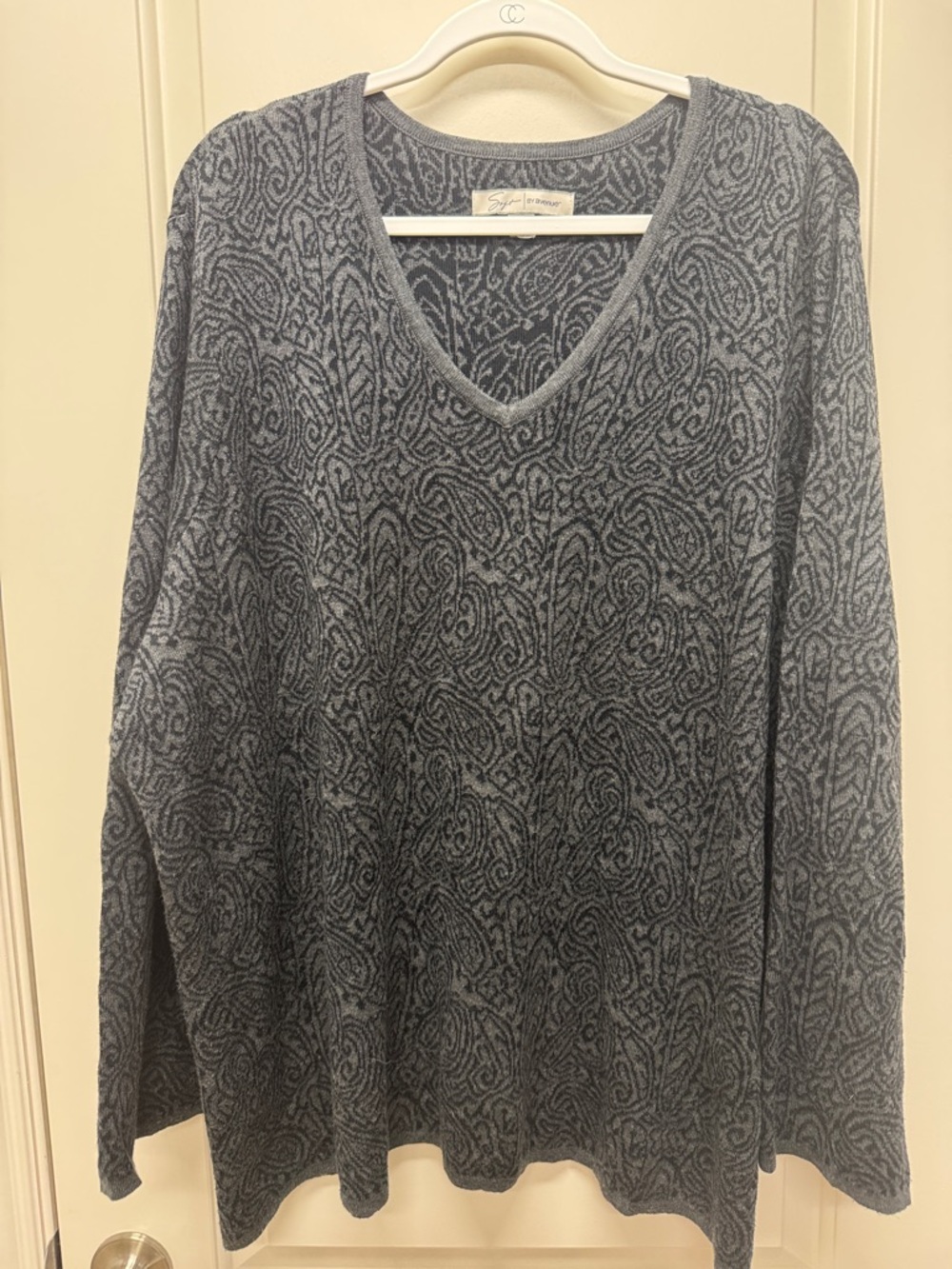 Avenue Gray Paisley V-Neck Sweater